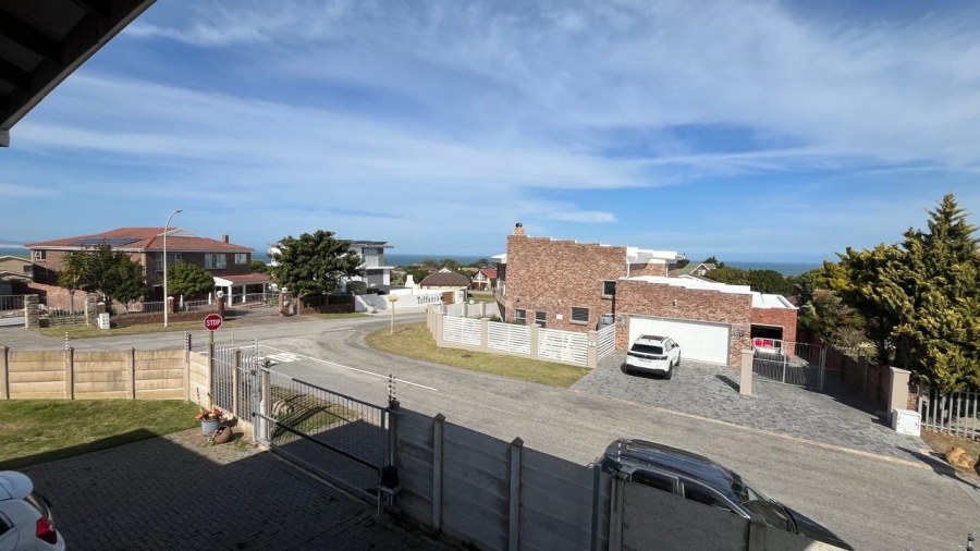 5 Bedroom Property for Sale in Wavecrest Eastern Cape